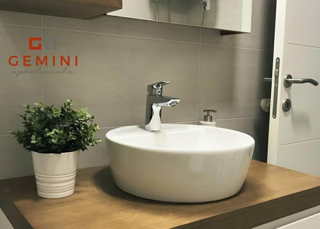 Gemini Apartment 3 - Modern Apartment With City View Новий Сад Екстер'єр фото